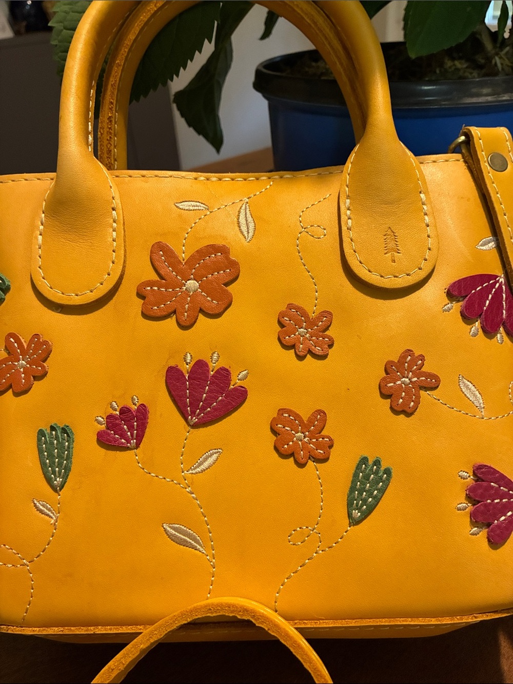 Portland Leather’s Small Folklore Raindrop Crossbody Tote in Sunflower Yellow! - Picture 4 of 15